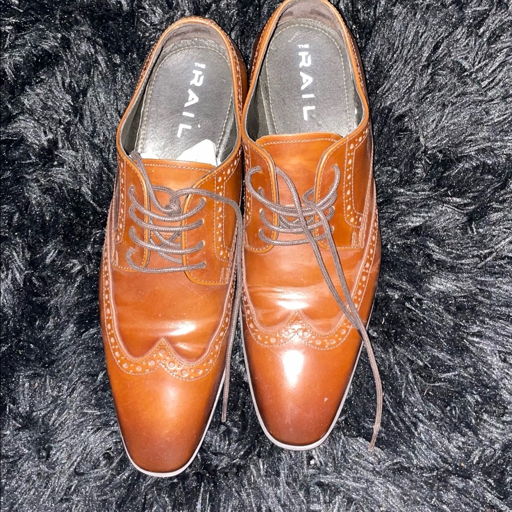 The Trail dress man shoes